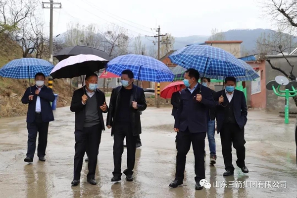 精準扶貧｜山東三箭集團董事長楊承林調(diào)研脫貧攻堅 ，確保工作成效
