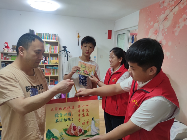 暖心助考，一舉高“粽” ——三箭物業(yè)公司黨支部深入開(kāi)展“亮身份、樹(shù)形象、作貢獻(xiàn)、助發(fā)展”活動(dòng)